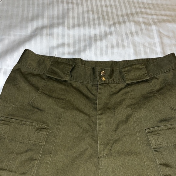 Golden Bear 1980’s Mens Cargo Shorts.  Size 38.  Excellent pre-owned condition. - Picture 2 of 8